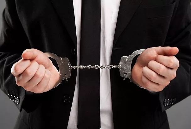 КС разрешил забирать даже единственное жильё у родственников коррупционеров