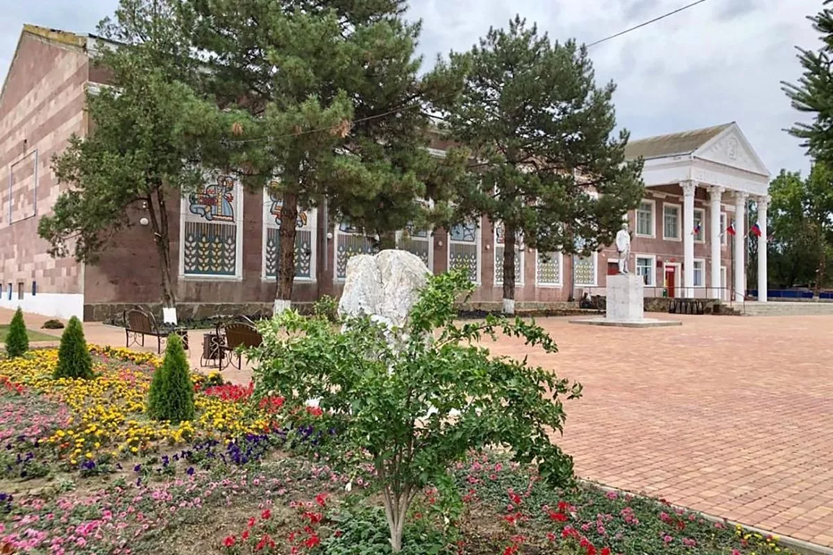 В Темижбекском сельском поселении благоустроена общественная территория, прилегающая к Дому культуры. В Темижбекском сельском поселении благоустроена общественная территория, прилегающая к Дому культуры.