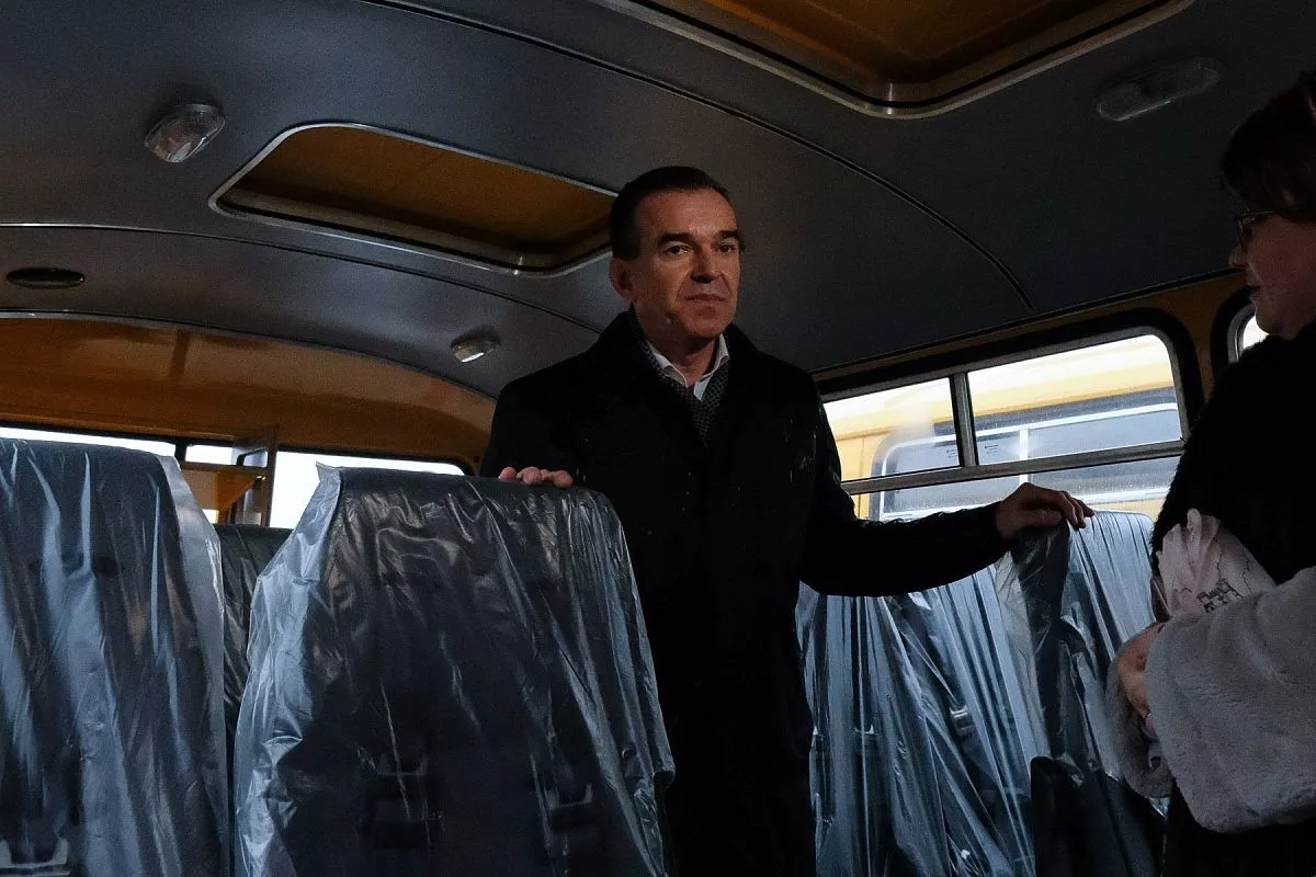 Ключи от новых автомобилей представителям муниципалитетов передал губернатор Вениамин Кондратьев