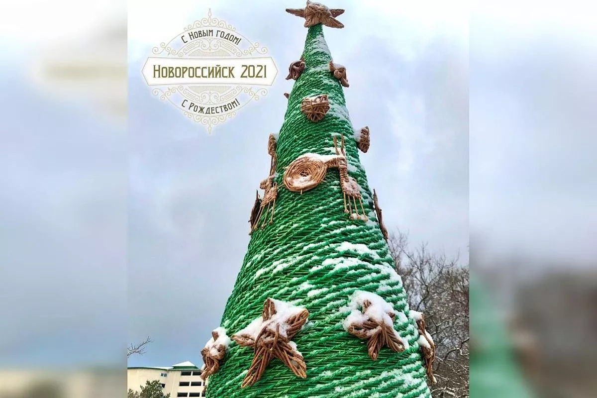 Арт-елки в Новороссийске. Арт-елки в Новороссийске.