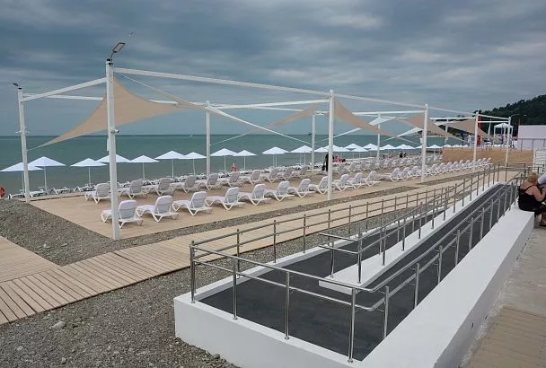 В Сочи закрыли пляжи из-за шторма