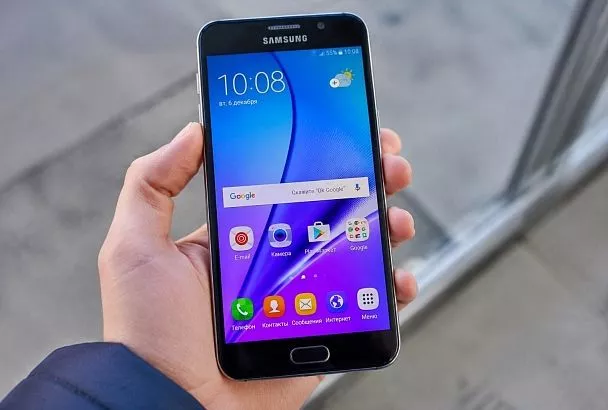 Galaxy Fold уже не будет прежним: Samsung убирает культовый элемент