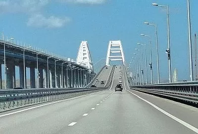 Движение транспорта по Крымскому мосту перекрыто третий раз с начала суток