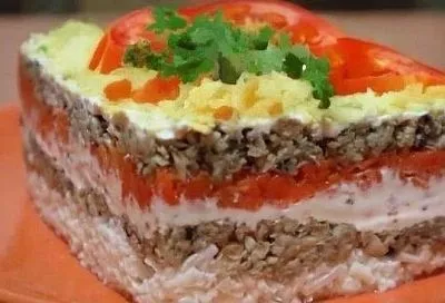 После этой «Мимозы» нет тяжести: просто заменяю майонез на творог с горчицей. Салат  невероятно нежный и легкий