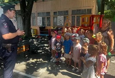 В Сочи автоинспекторы готовят будущих первоклассников к школе 