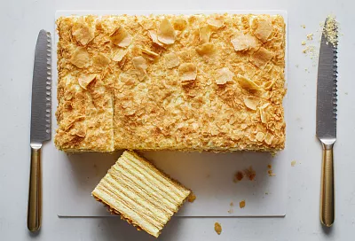 Праздничный «Наполеон» из готового слоёного теста с заварным кремом