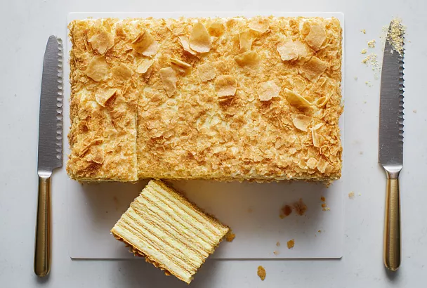 Праздничный «Наполеон» из готового слоёного теста с заварным кремом