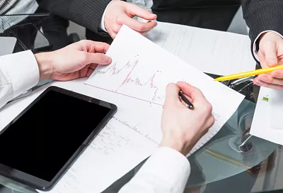 Российский рынок акций растет на фоне удорожания нефти и металлов