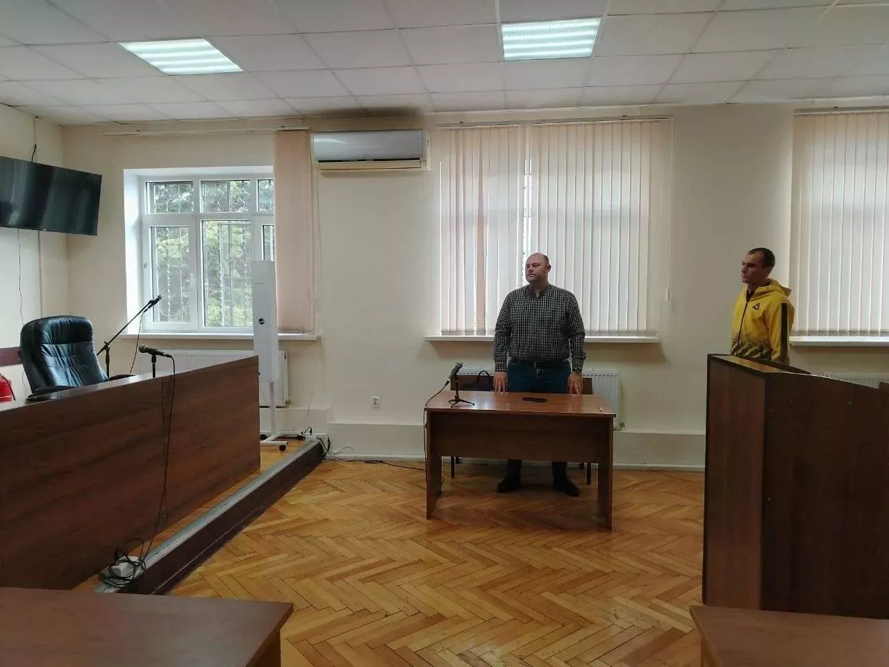 Суд отправил под домашний арест жителя Адыгеи, потушившего курткой Вечный огонь