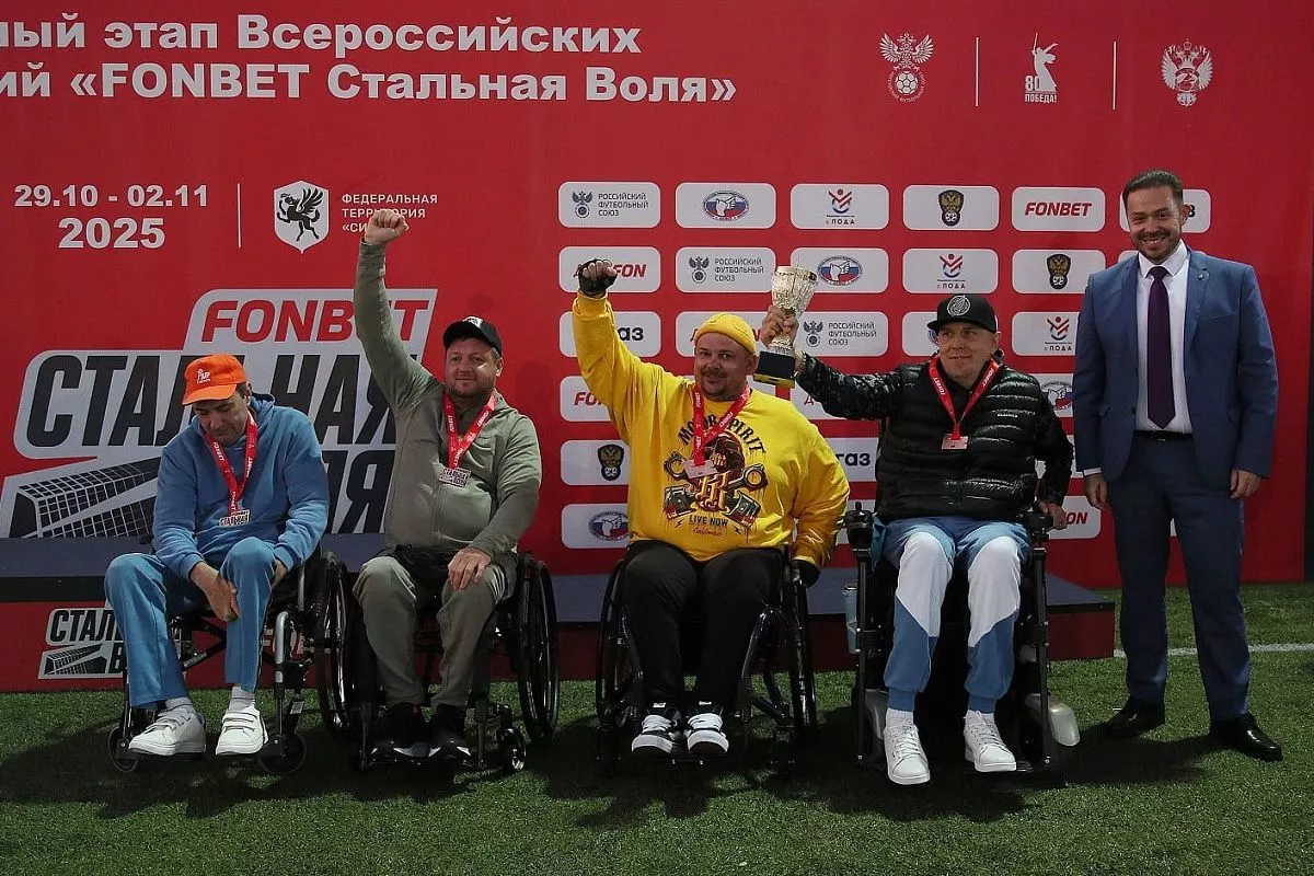 С первого дня и до сих пор футболисты следуют своему девизу «Только вперед, только победа!». С первого дня и до сих пор футболисты следуют своему девизу «Только вперед, только победа!».