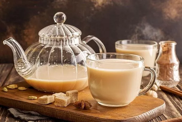 Весеннюю слабость как рукой снимет: 3 причины заварить этот чай с молоком – вернет бодрость за 5 минут!