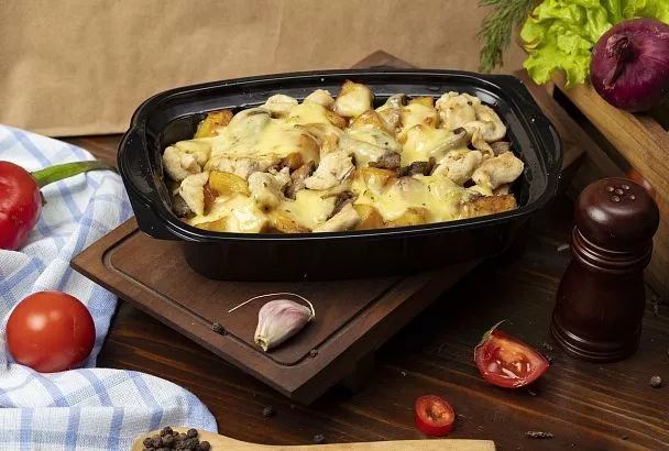 Добавляем грибы лисички — и в духовку: секрет картофельной запеканки с ароматом леса