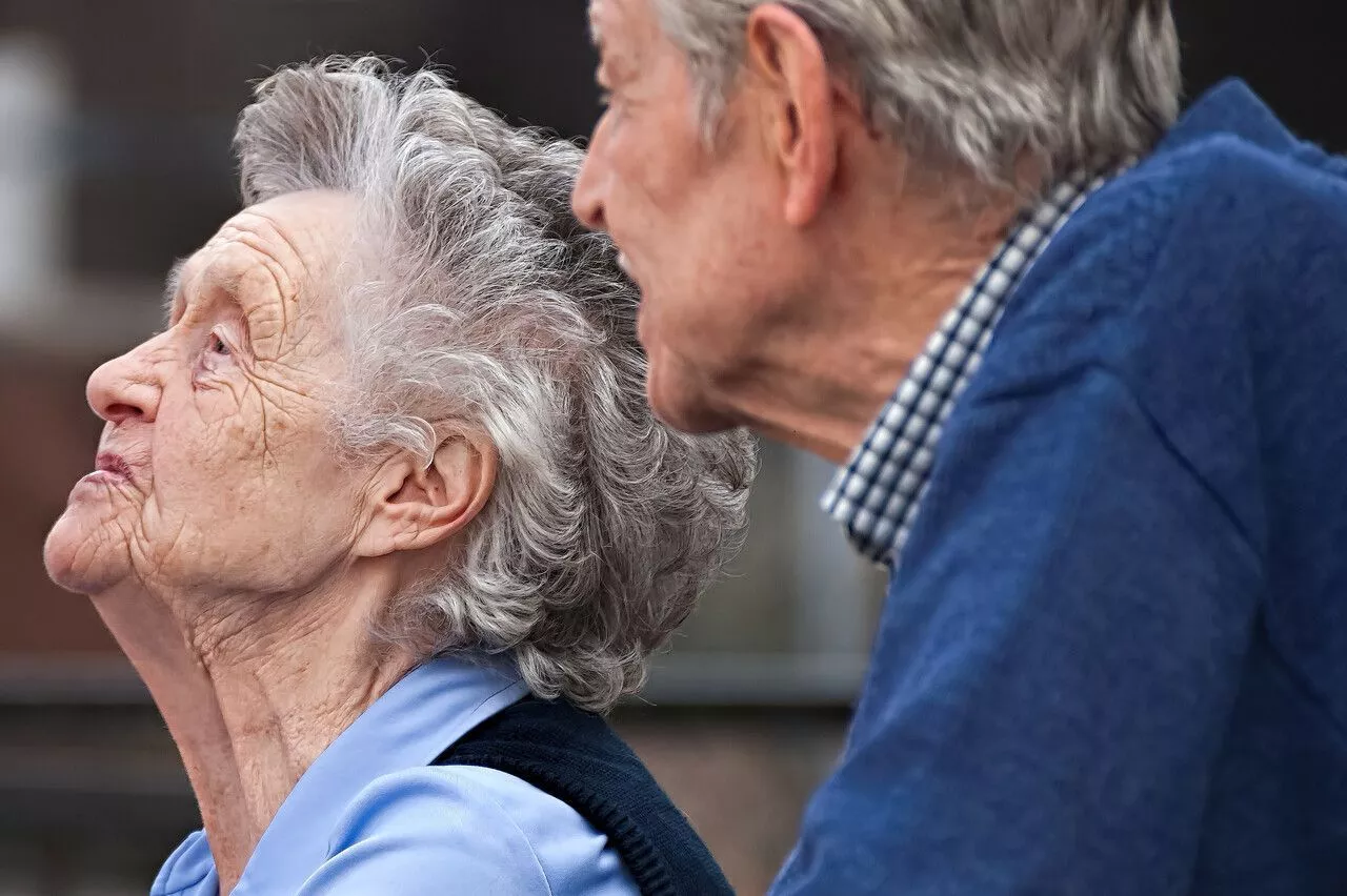А вдруг и вам повезет: кому из россиян можно получать не одну, а сразу две пенсии