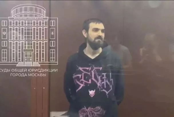 Пошутивший над инвалидом стендап-комик из Ейска сделал своей девушке предложение в суде