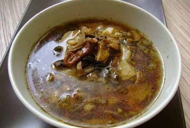 Грибной суп с насыщенным ароматом: сытный рецепт для тех, кто следит фигурой