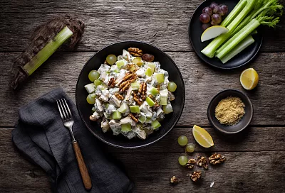 Новогодний салат вместо Оливье: советский «витаминный» по-вальдорфски