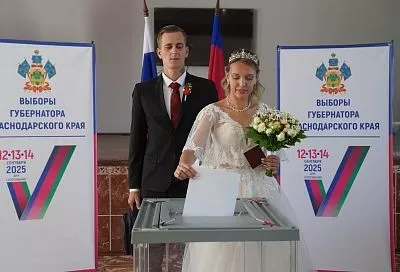 Из ЗАГСа - на избирательный участок: молодожены в Краснодаре проголосовали в день свадьбы