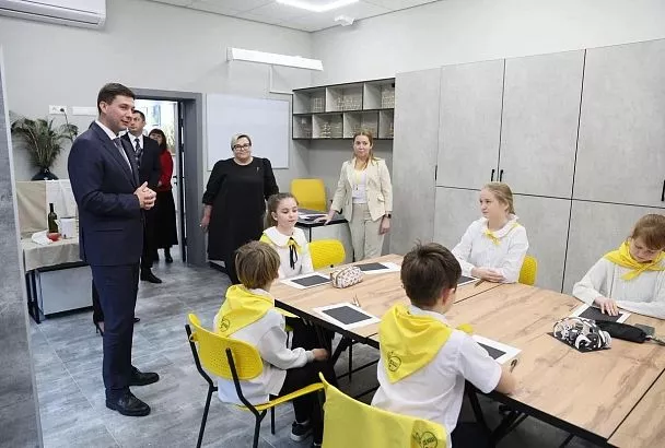 Детскую художественную школу в Анапе открыли после капитального ремонта по нацпроекту