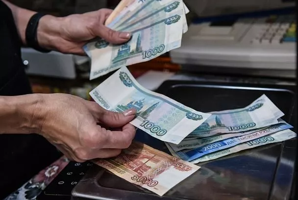 Опрос показал, сколько жители Кубани тратят на помощь близким