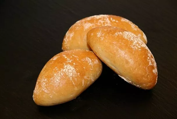 Пирожки как у бабушки - с яблочной начинкой и нежные как пух. Рецепт, который легко запомнить и повторить.