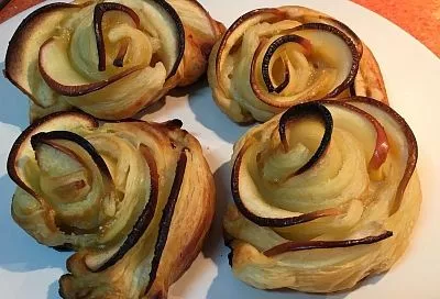Эти шикарные пирожные станут вашим фирменным угощением - яблочные розочки из слоеного теста