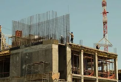 Каменщик не выжил при падении со строительных лесов в Краснодаре