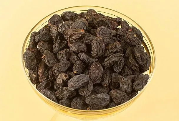 Пьем воду с изюмом натощак: таджикский рецепт для чистки печени и крови