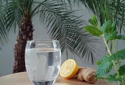 Боль в горле исчезнет через полчаса: пять проверенных способов решения проблемы, когда нет времени или сил бежать в аптеку