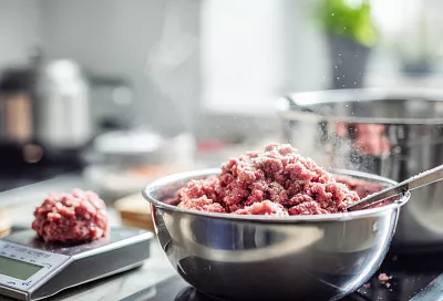 Как правильно солить фарш на котлеты — без пробы сырого и без ошибок