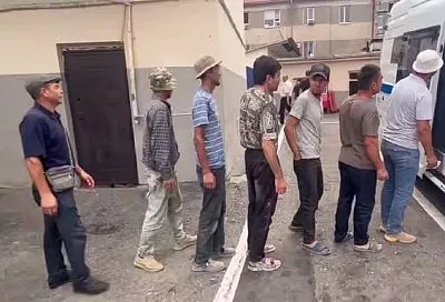 Десять мигрантов-нелегалов поймали силовики на стройке ЖК в Сочи