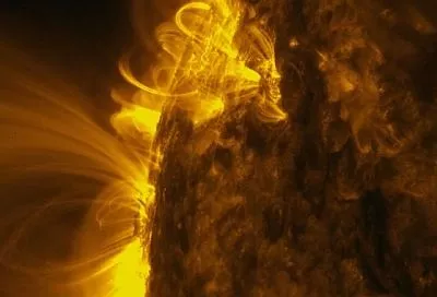 Пять сильных вспышек произошло за сутки на Солнце