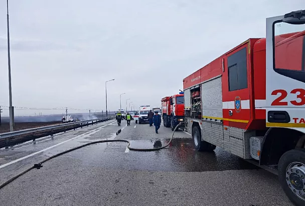 Три человека погибли в огненном ДТП с бензовозом в Ростовской области