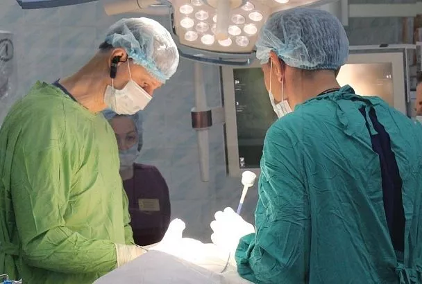 Онкологи в Краснодаре провели 6-часовую операцию для спасения пациента с запущенной стадией рака