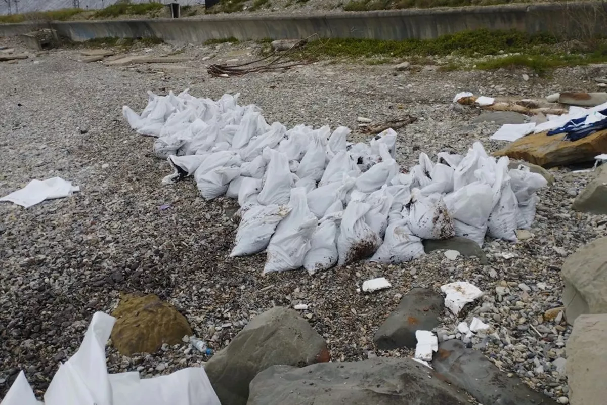 Более 17 тыс. кубометров мазута, загрязненного грунта и водомазутной смеси собрали в Туапсе 