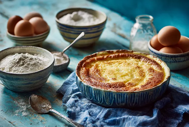 Сочный йогуртовый пирог из 3 ингредиентов за 35 минут: тает во рту