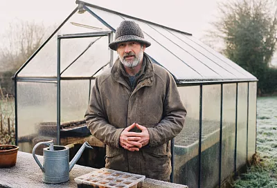 Что можно сделать в саду в феврале: маленькие дела, которые сильно помогут весной