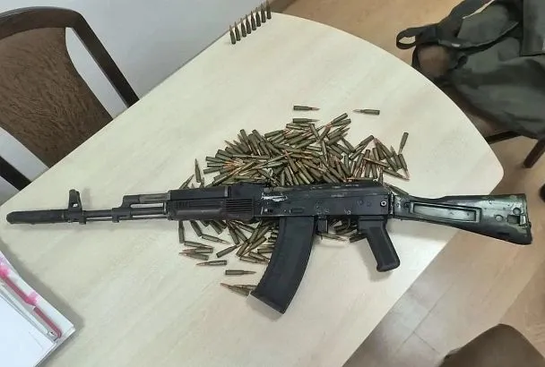 Кубанец привез из зоны СВО автомат Калашникова и патроны и пытался незаконно их продать
