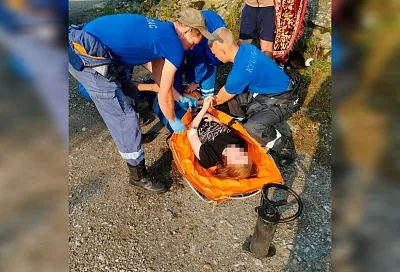 Туристка сорвалась со скалы под Геленджиком