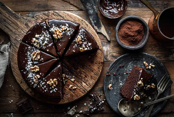 Постный шоколадный пирог без яиц и молока