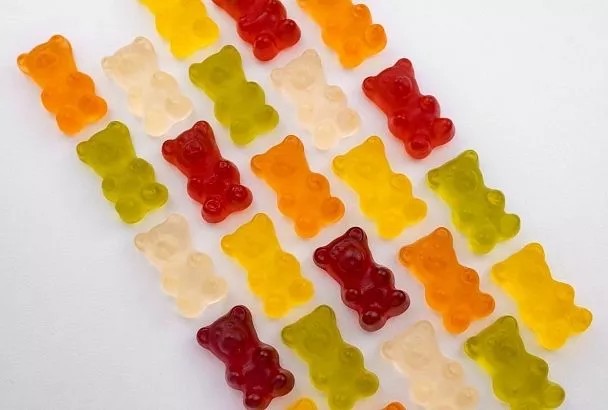 Готовлю это угощение детям к началу каникул: мармеладные мишки без химии