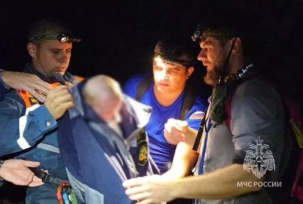 Спасатели нашли заблудившуюся семью с младенцем в горах Сочи