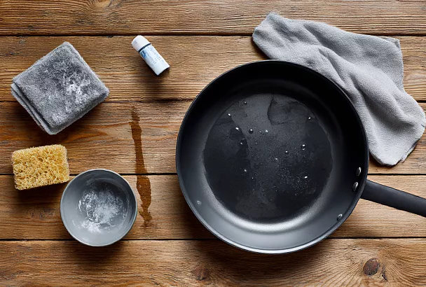 Кола и зубная паста против нагара: как спасти тефлоновую сковородку без царапин