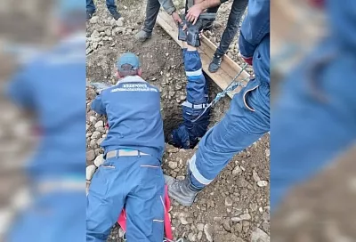 11-летний школьник упал в неогороженную яму в Апшеронске и провел там всю ночь
