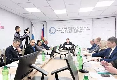 Быстро учиться и много получать: на краевом родительском собрании рассказали, какие рабочие нужны Кубани