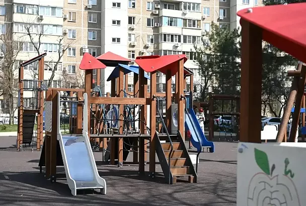 В Краснодаре планируют установить игровые площадки по 109 адресам
