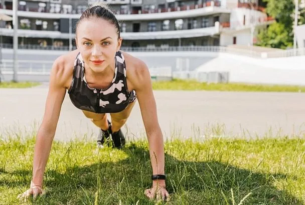 Только для женщин: эти упражнения помогут сделать вашу грудь красивой, подтянутой и даже немного ее увеличить