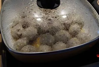 Хватит вредить своему здоровью! Вот как можно легко и непринужденно отмыть стеклянные крышки от жира без магазинных средств