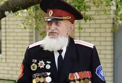 Вениамин Кондратьев поздравил со 101-летием ветерана Великой Отечественной войны из Приморско-Ахтарска 