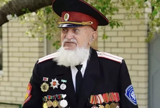 Вениамин Кондратьев поздравил со 101-летием ветерана Великой Отечественной войны из Приморско-Ахтарска 