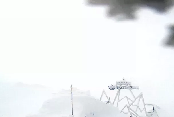 Сугробы - почти три метра: мощный снегопад прошел в горах под Сочи